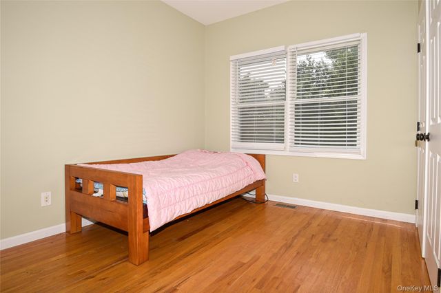 5 Home Court, Huntington, NY 11743