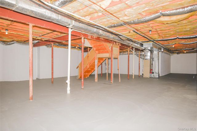 5 Home Court, Huntington, NY 11743