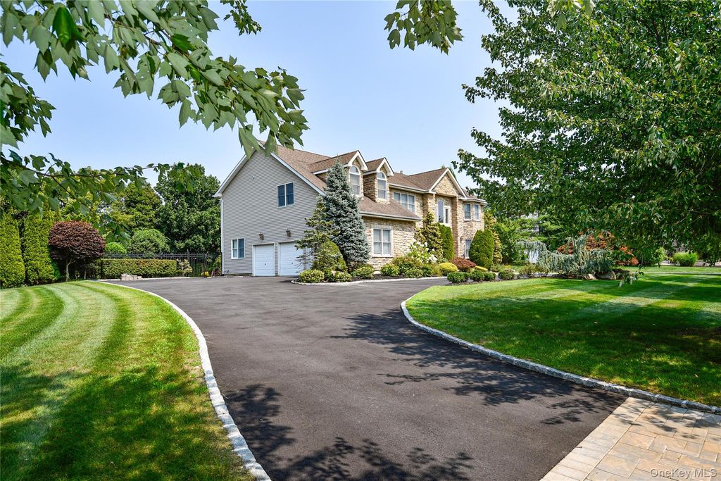 5 Home Court, Huntington, NY 11743 — photo 3
