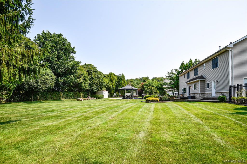 5 Home Court, Huntington, NY 11743 — photo 5