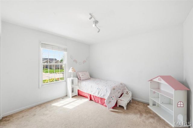180 Jacobs Way, St Peters, MO 63376