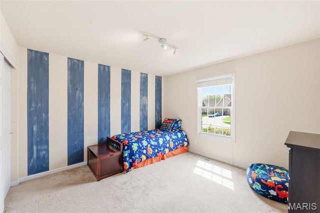 180 Jacobs Way, St Peters, MO 63376