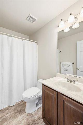 180 Jacobs Way, St Peters, MO 63376