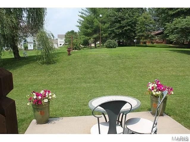 180 Jacobs Way, St Peters, MO 63376