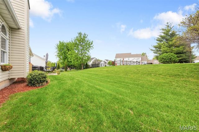 180 Jacobs Way, St Peters, MO 63376