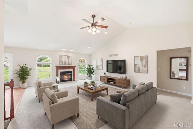 180 Jacobs Way, St Peters, MO 63376