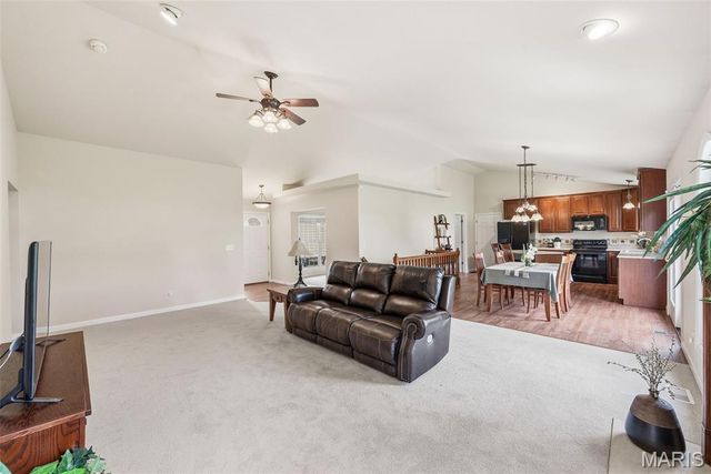 180 Jacobs Way, St Peters, MO 63376