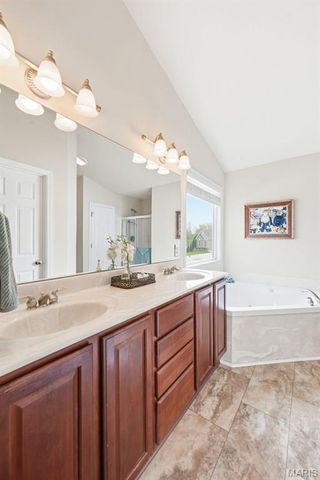180 Jacobs Way, St Peters, MO 63376