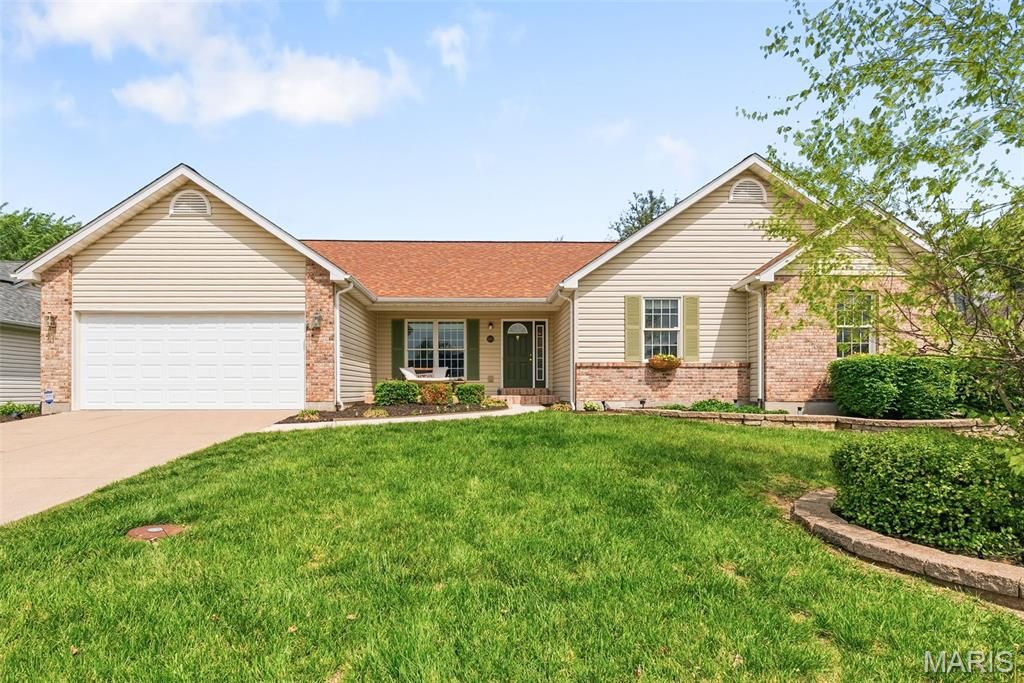 180 Jacobs Way, St Peters, MO 63376