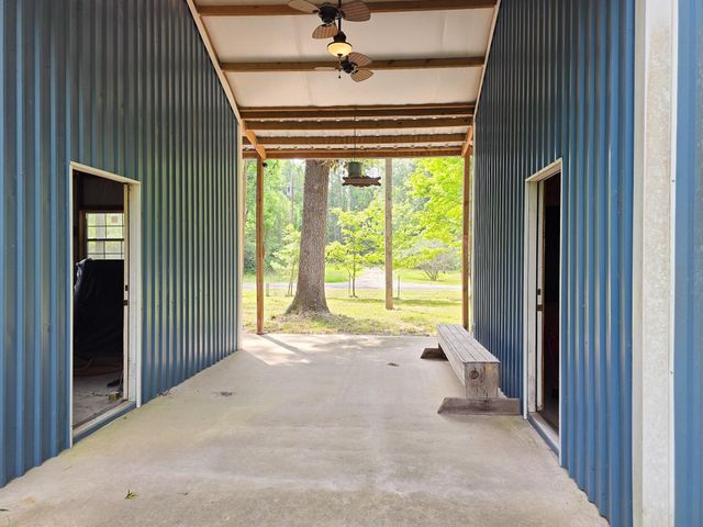 437 E Lumbermans Road, Onalaska, TX 77360