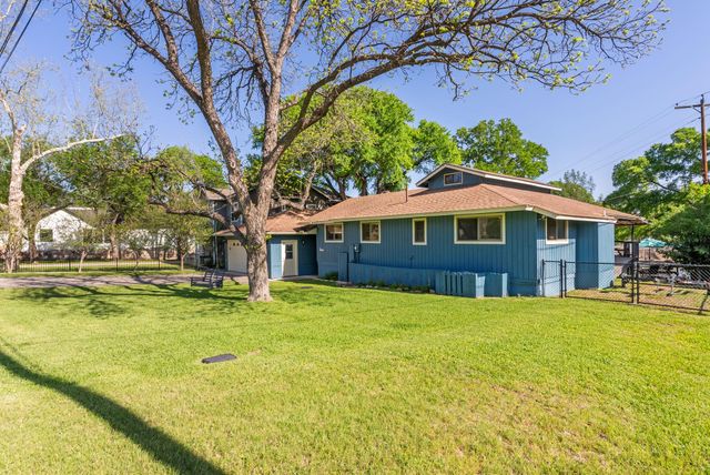 1707 Aztec TRL, Kingsland, TX 78639