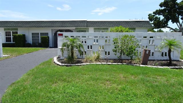 7868 40TH AVENUE N 7868, St Petersburg, FL 33709
