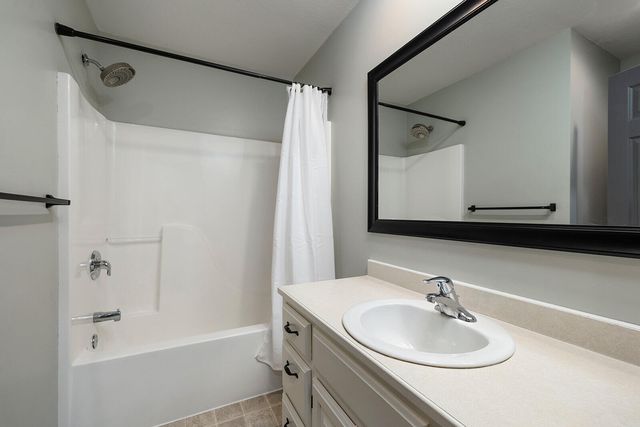 806 N 13th Street, Ozark, MO 65721