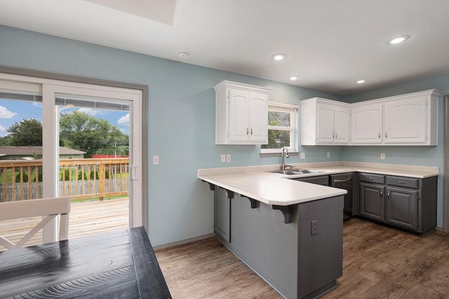 806 N 13th Street, Ozark, MO 65721