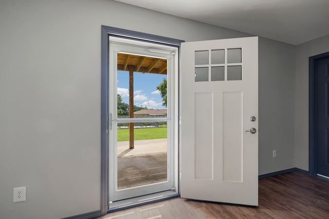 806 N 13th Street, Ozark, MO 65721