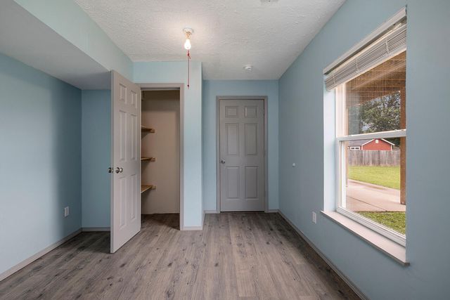806 N 13th Street, Ozark, MO 65721