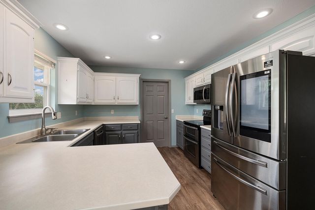 806 N 13th Street, Ozark, MO 65721