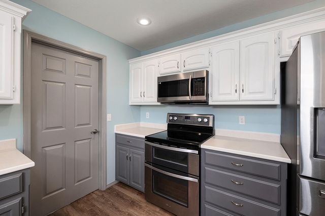 806 N 13th Street, Ozark, MO 65721
