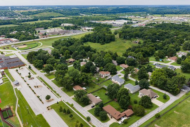 806 N 13th Street, Ozark, MO 65721