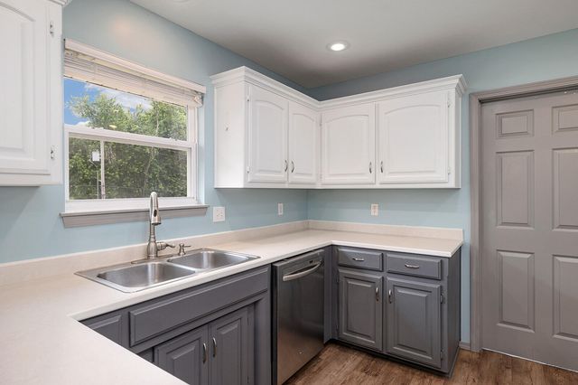 806 N 13th Street, Ozark, MO 65721