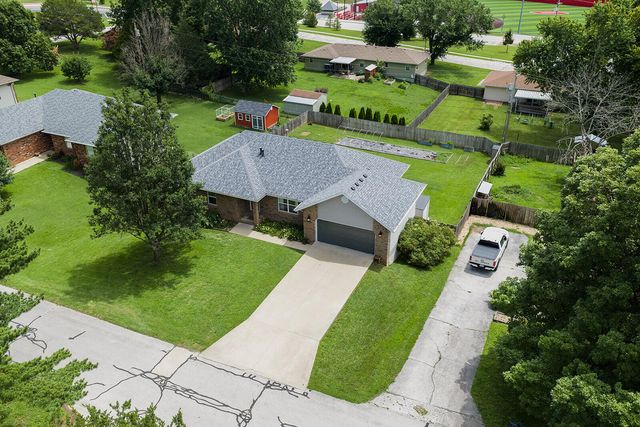 806 N 13th Street, Ozark, MO 65721