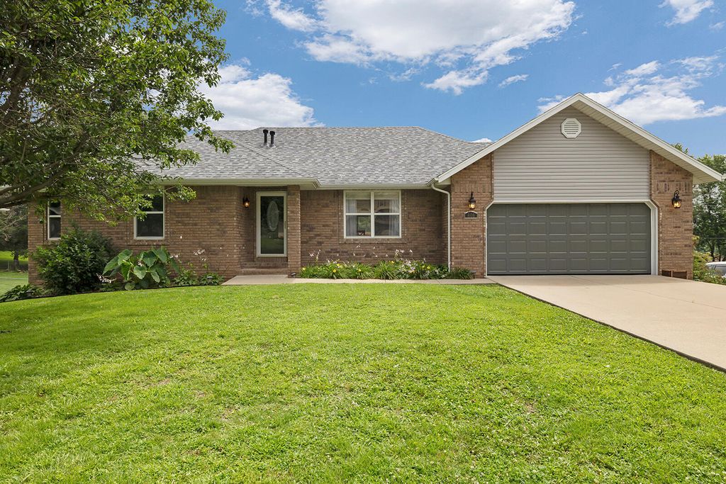 806 N 13th Street, Ozark, MO 65721
