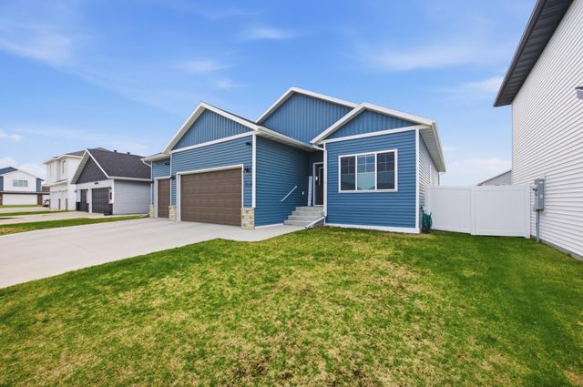 7238 27th Street S, Fargo, ND 58104