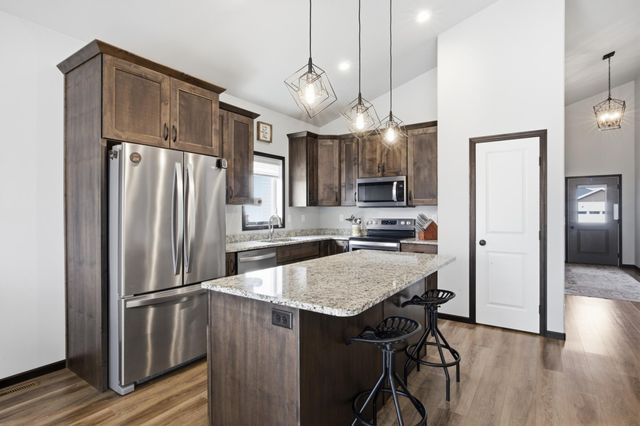 7238 27th Street S, Fargo, ND 58104