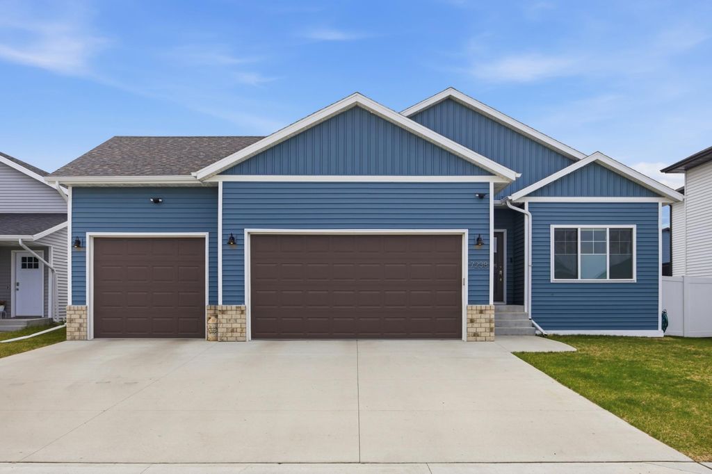 7238 27th Street S, Fargo, ND 58104