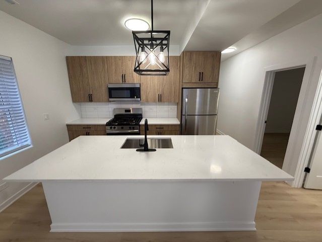 7717 N Sheridan Road 2F, Chicago, IL 60626