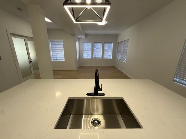 7717 N Sheridan Road 2F, Chicago, IL 60626