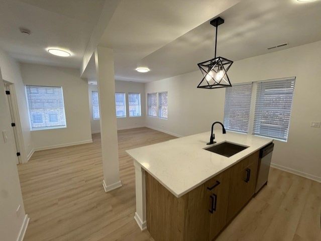 7717 N Sheridan Road 2F, Chicago, IL 60626