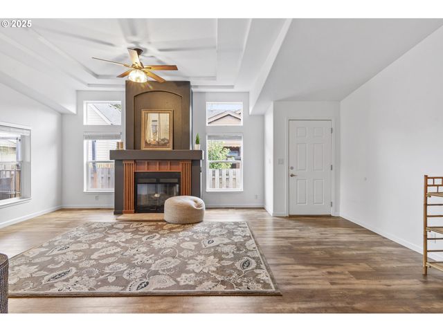 886 Se BONNIE BURKE Dr, Estacada, OR 97023