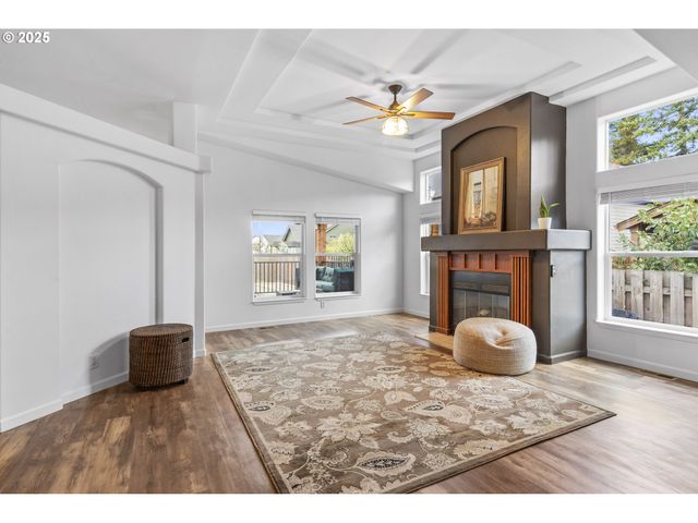 886 Se BONNIE BURKE Dr, Estacada, OR 97023