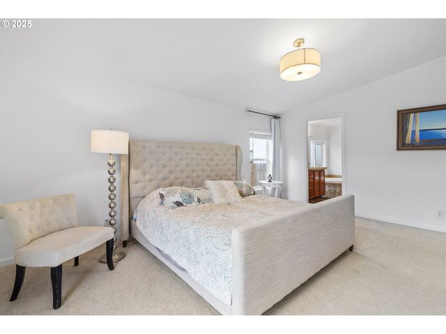 886 Se BONNIE BURKE Dr, Estacada, OR 97023