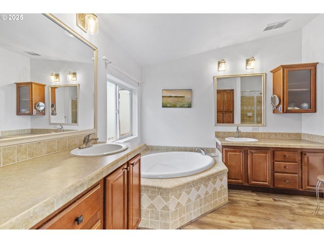 886 Se BONNIE BURKE Dr, Estacada, OR 97023