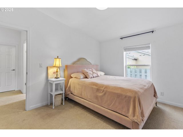 886 Se BONNIE BURKE Dr, Estacada, OR 97023