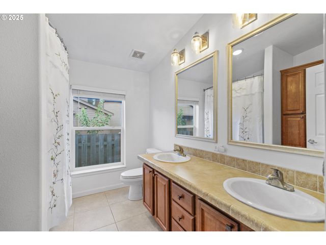 886 Se BONNIE BURKE Dr, Estacada, OR 97023