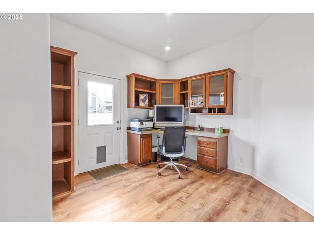 886 Se BONNIE BURKE Dr, Estacada, OR 97023