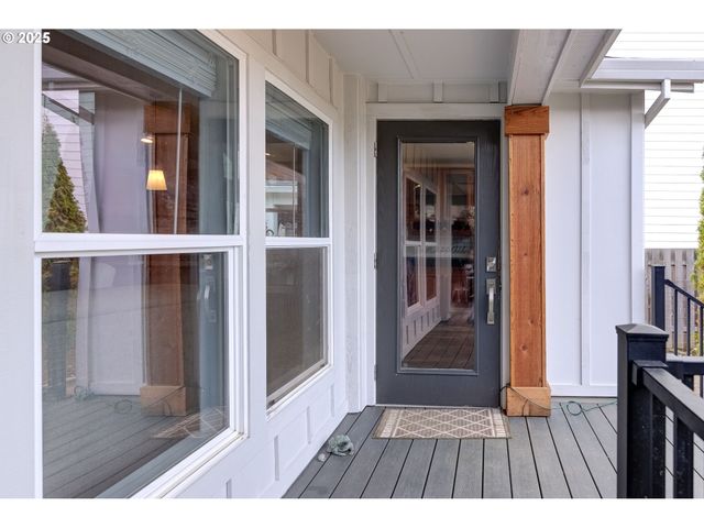 886 Se BONNIE BURKE Dr, Estacada, OR 97023