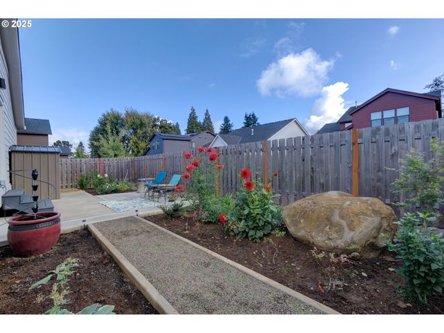 886 Se BONNIE BURKE Dr, Estacada, OR 97023