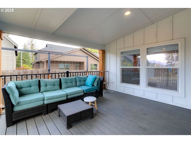 886 Se BONNIE BURKE Dr, Estacada, OR 97023