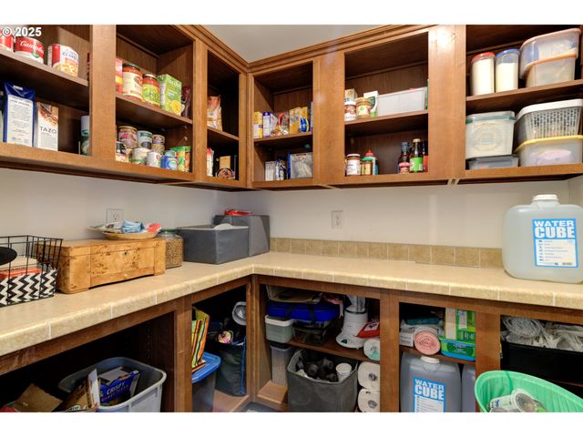 886 Se BONNIE BURKE Dr, Estacada, OR 97023