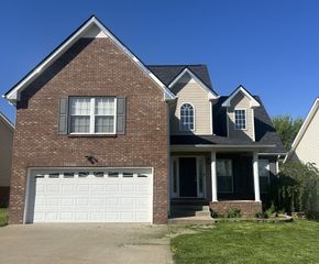 680 Foxfield Dr, Clarksville, TN 37042