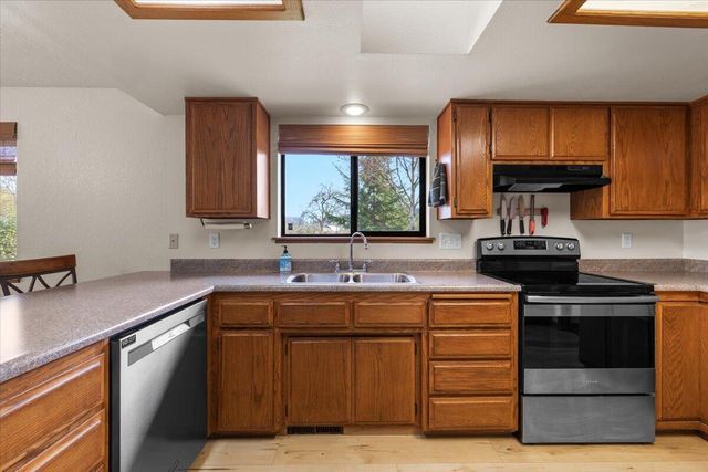 1422 Wineteer Lane, Grants Pass, OR 97527