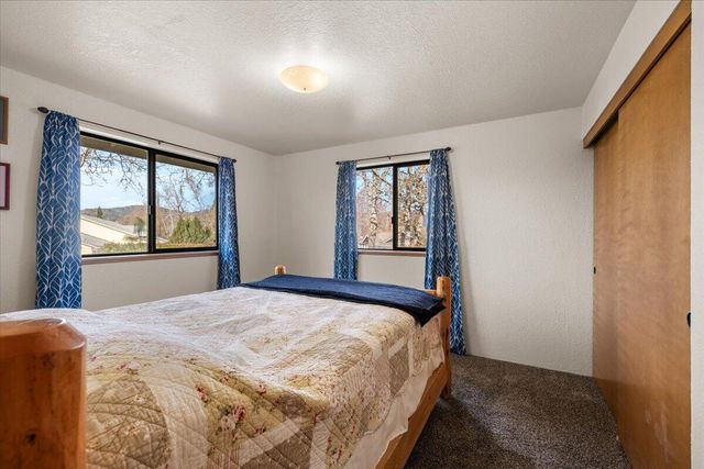 1422 Wineteer Lane, Grants Pass, OR 97527