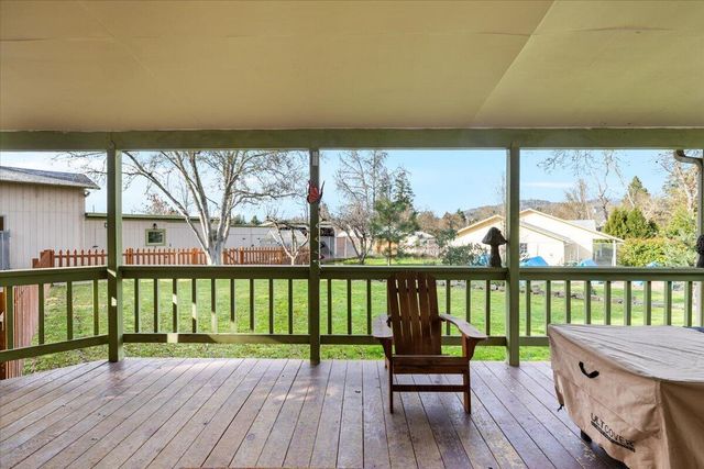 1422 Wineteer Lane, Grants Pass, OR 97527