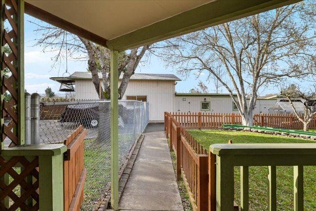 1422 Wineteer Lane, Grants Pass, OR 97527