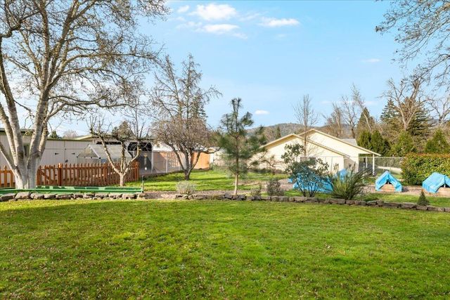 1422 Wineteer Lane, Grants Pass, OR 97527