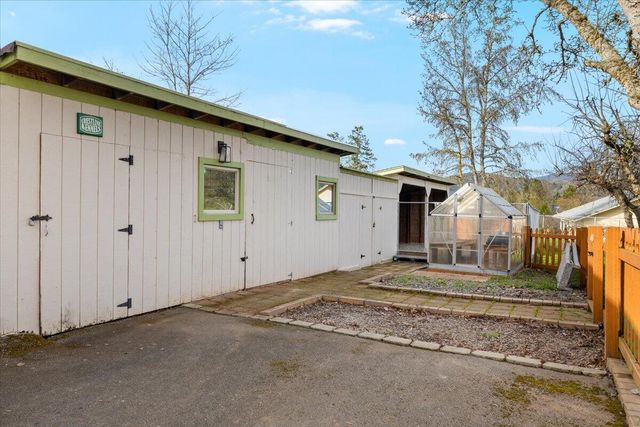 1422 Wineteer Lane, Grants Pass, OR 97527